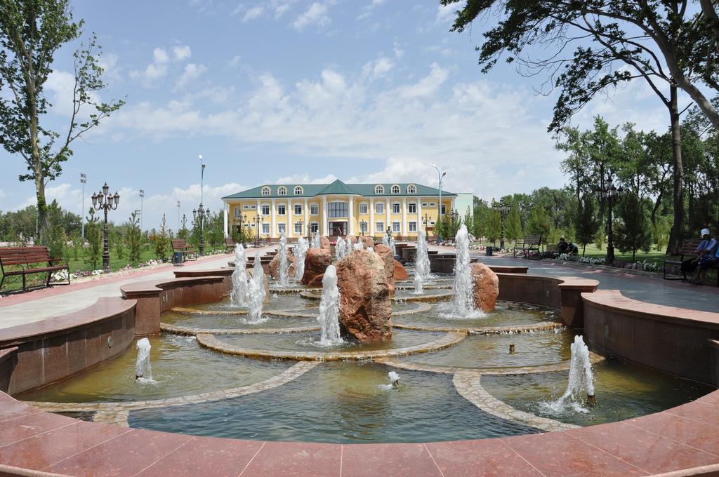 Гостиница Бахористон